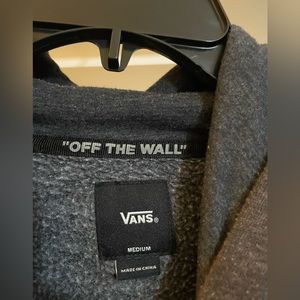 Vans men’s med size hoodie with pockets